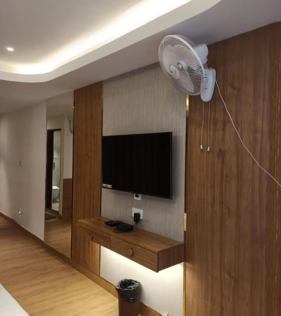 Zoz Sm1 Hotel Shimla 2*,  India